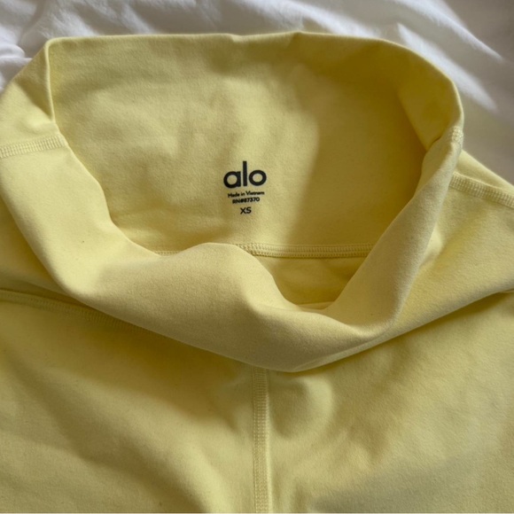 ALO Yoga Yellow Bike Shorts High-Waisted Stretch - Picture 4 of 4